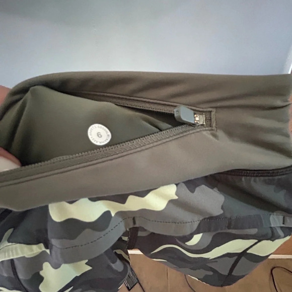 2 Lululemon duo in great condition size 6 - Picture 10 of 10